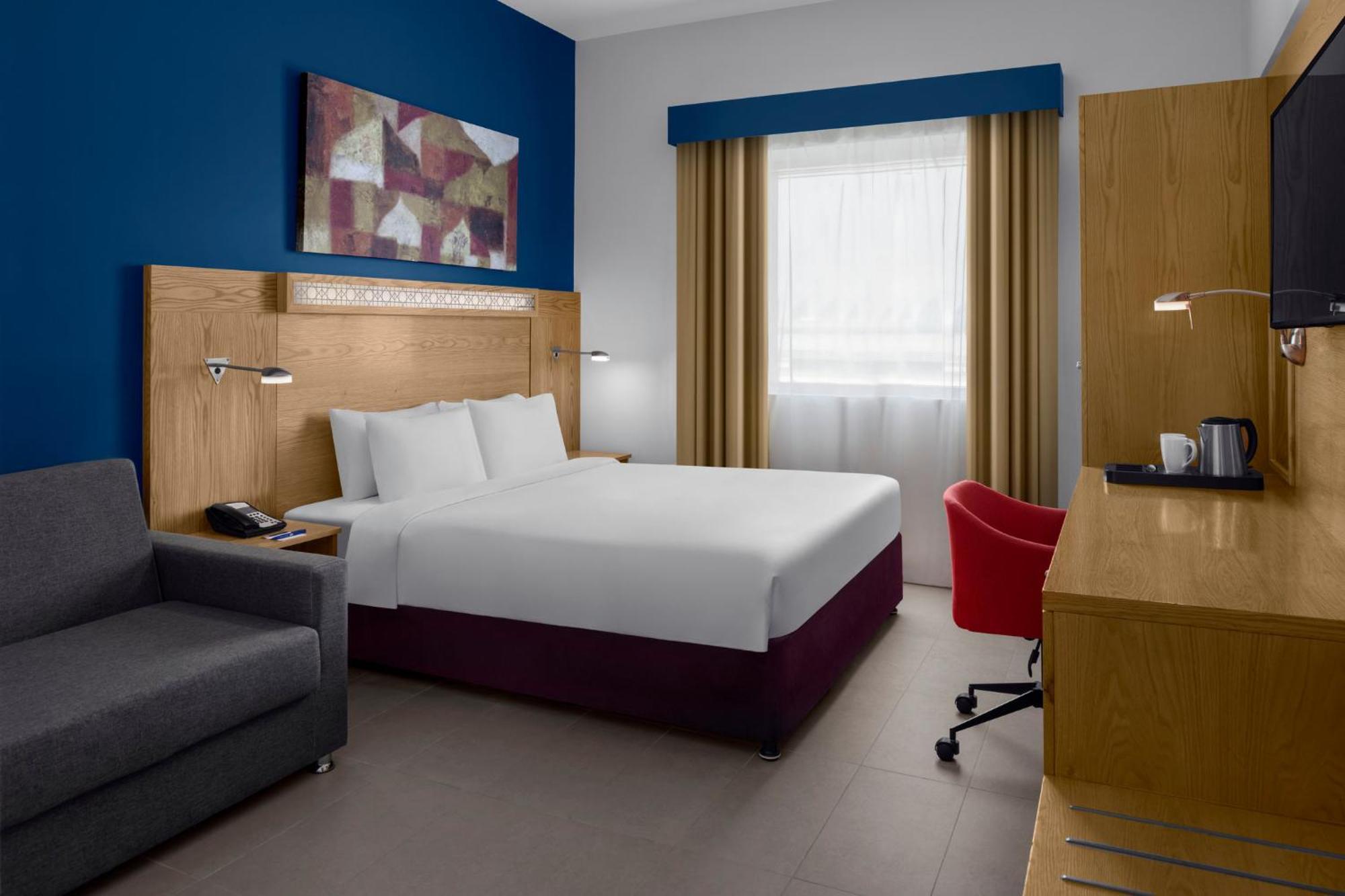 Standard King Room with Sofa Bed - Accessible