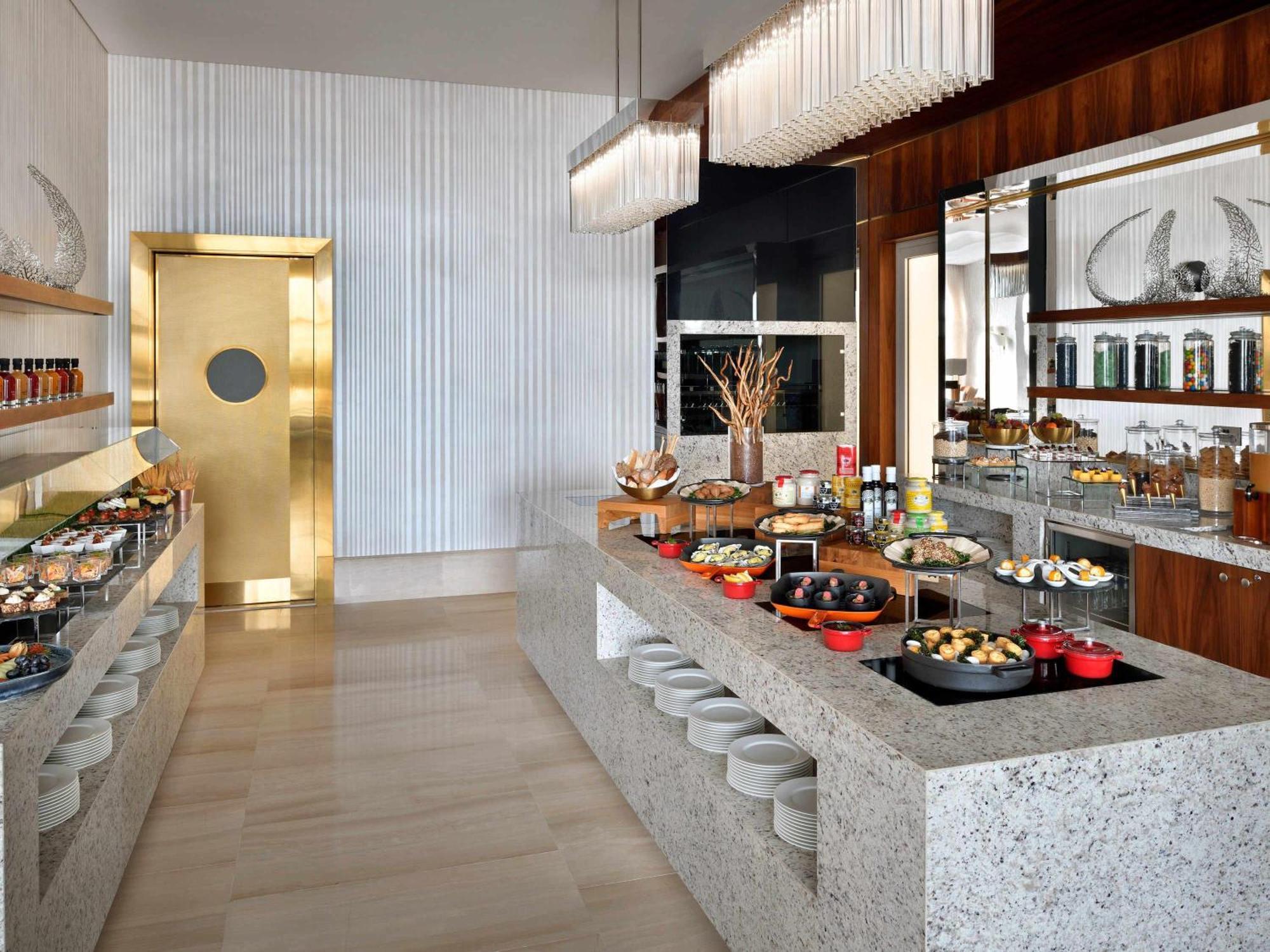 Executive Twin Room Lounge Access Evening drinks Canapés