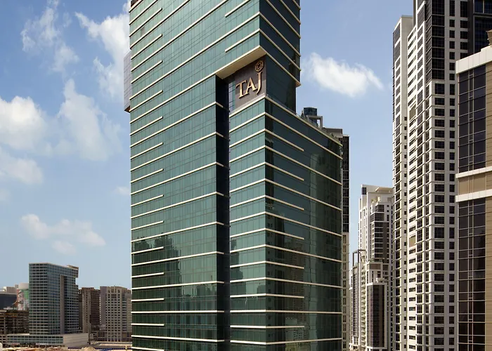 Hotel with pool: Taj Dubai