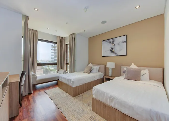 Pousada com piscina: Luxe Getaways Royal Amwaj Palm Jumeirah Resort Apartment Holiday Home