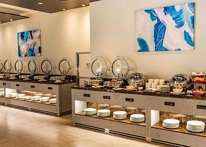 4 star hotel: Mercure Dubai Barsha Heights Hotel Suites And Apartments